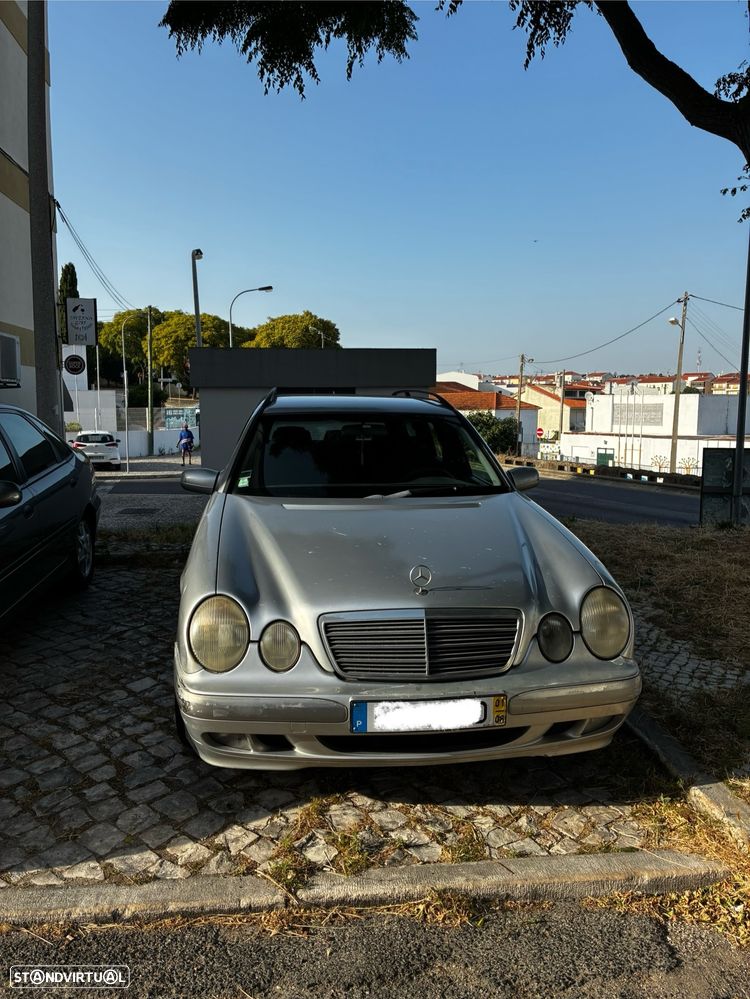 Mercedes-Benz E 220 - 1