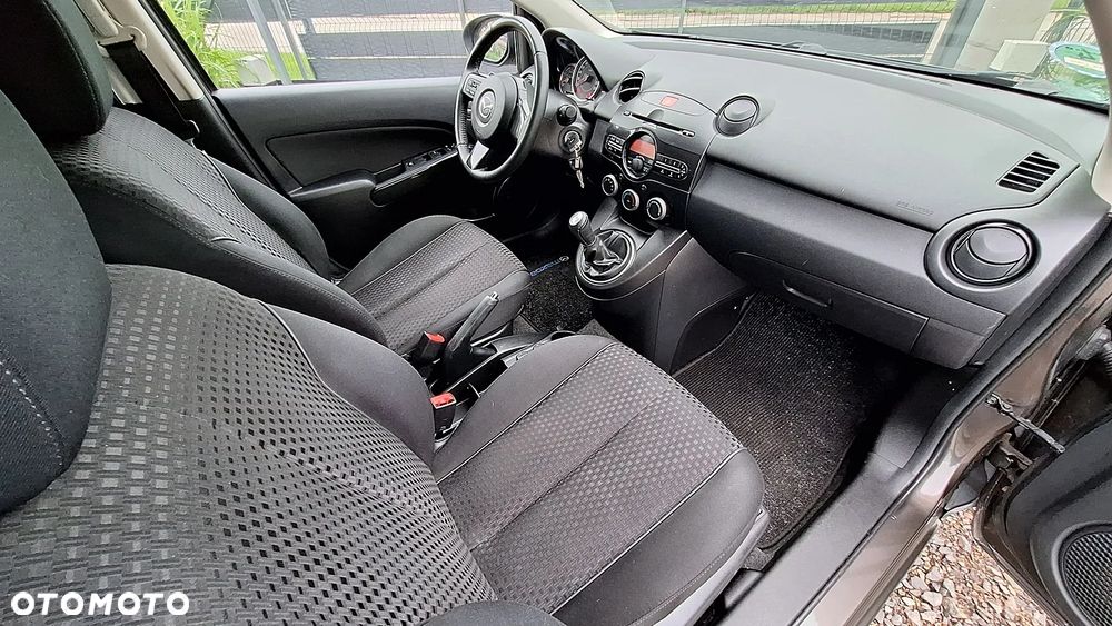 Mazda 2 - 16