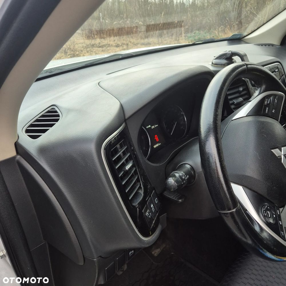 Mitsubishi Outlander - 17