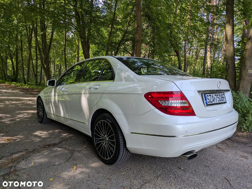 Mercedes-Benz Klasa C 200 CGI BlueEff Avantgarde - 15