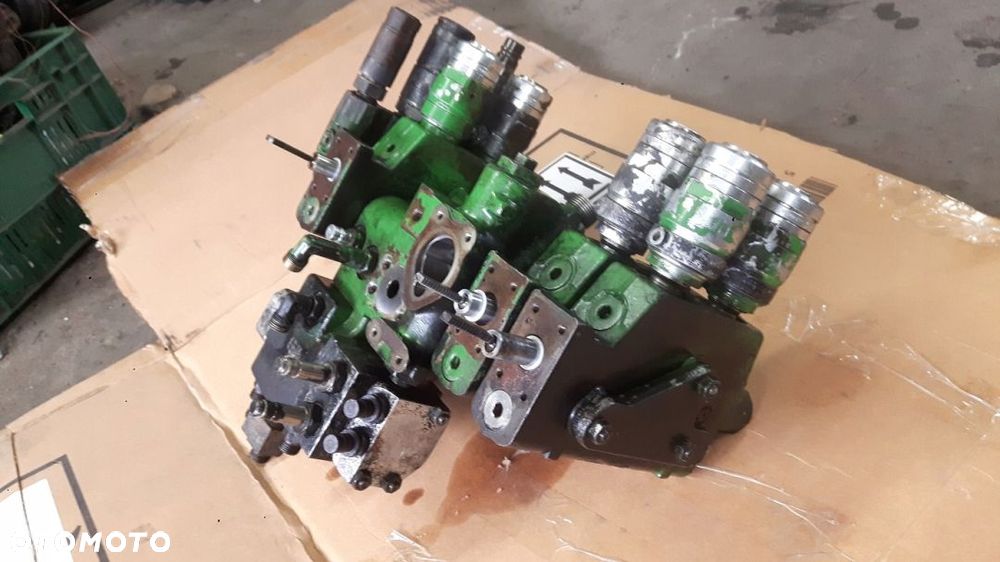 ROZDZIELACZ HYDRAULICZNY AL209370 JOHN DEERE 6125R - 6