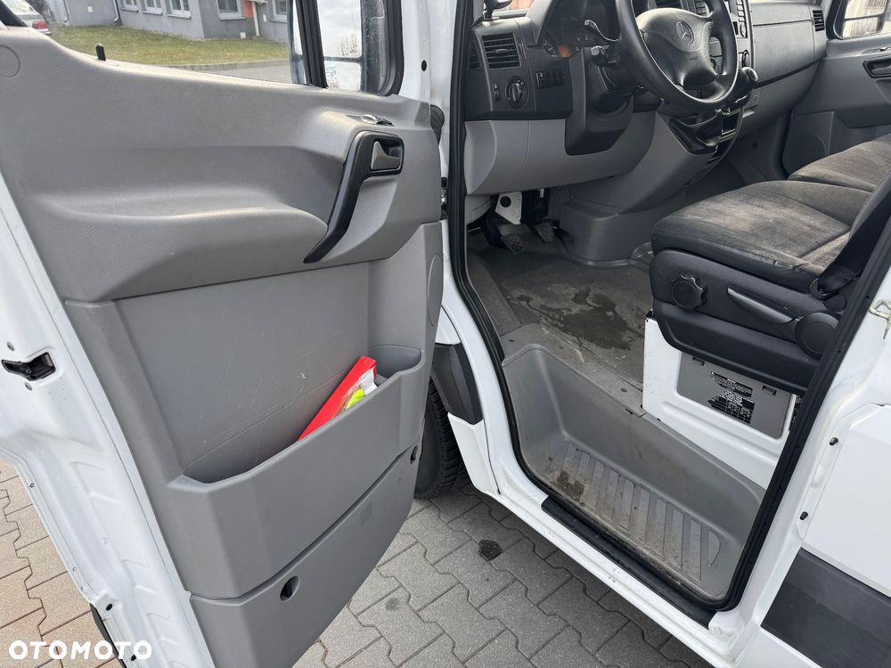 Mercedes-Benz Sprinter 516 CDI rama do zabudowy z windą i agregatem - 16