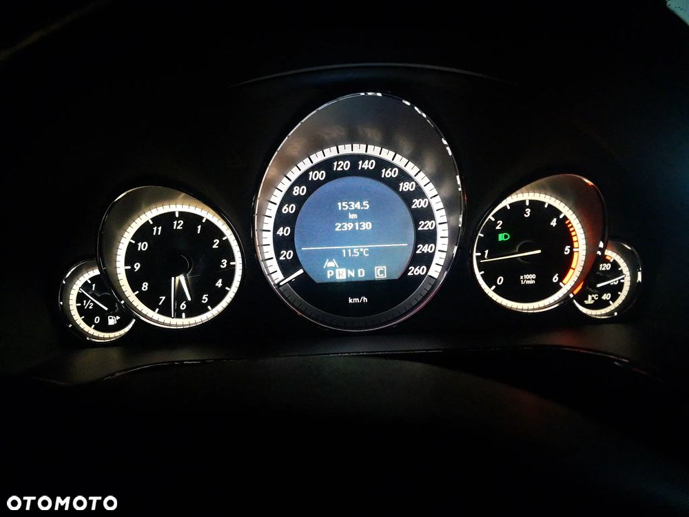 Mercedes-Benz Klasa E 250 CDI DPF BlueEFFICIENCY Automatik Avantgarde - 18