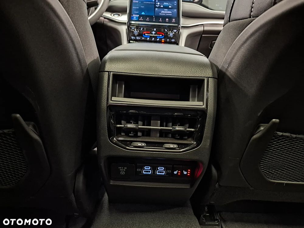 Jeep Grand Cherokee - 25