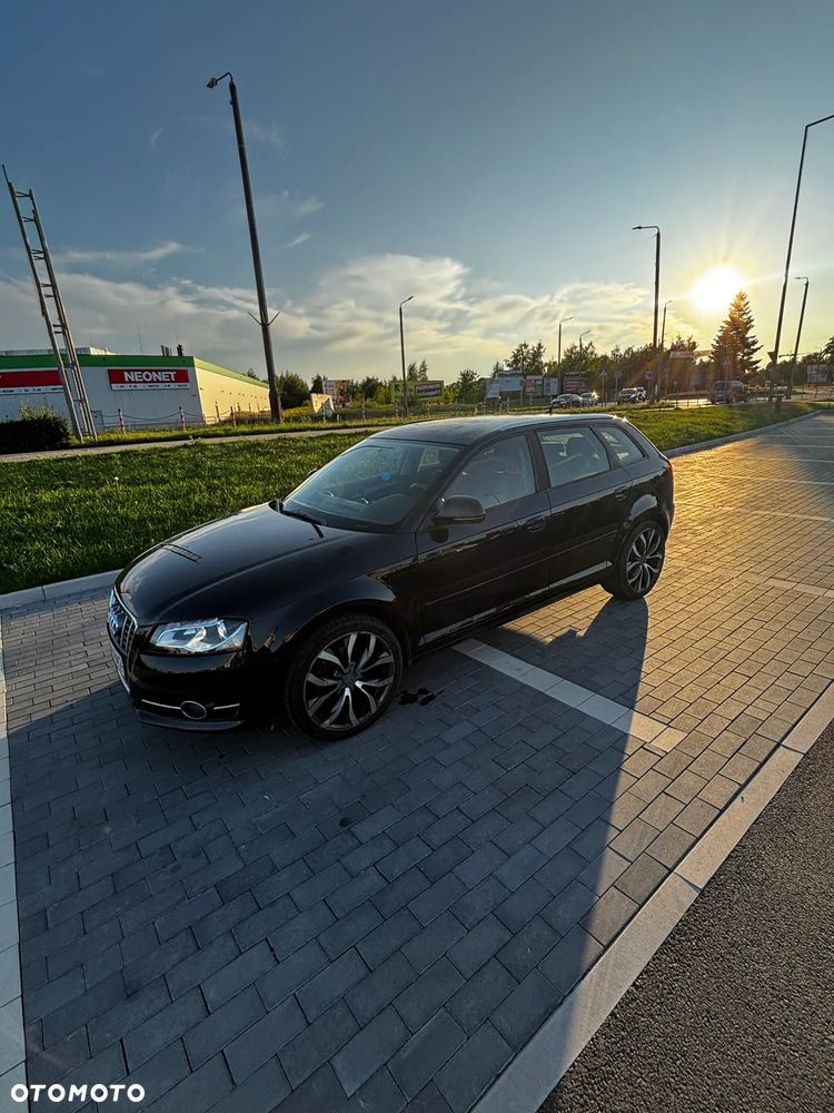 Audi A3 Sportback - 1