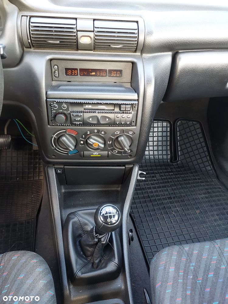 Opel Astra 1.4 Mid - 13