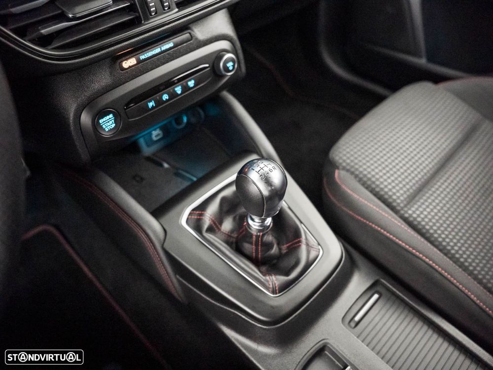 Ford Focus SW 1.0 EcoBoost MHEV ST-Line X - 24