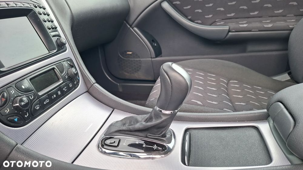 Mercedes-Benz Klasa C 320 Avantgarde - 27