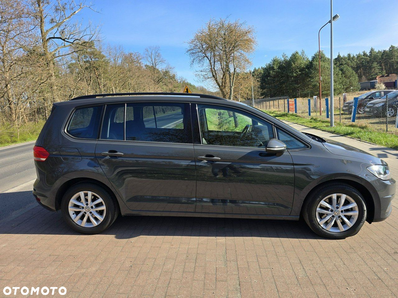 Volkswagen Touran - 12