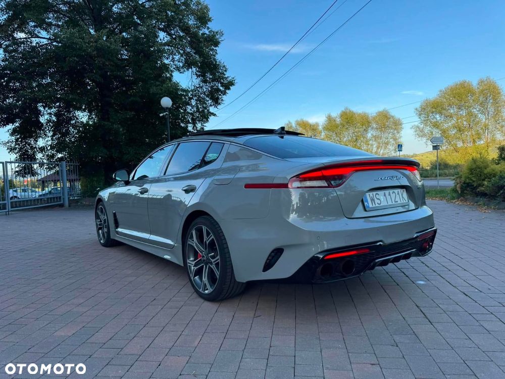 Kia Stinger - 12