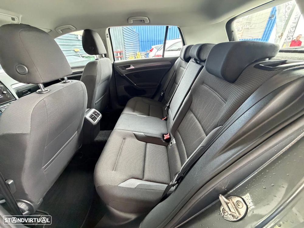 VW Golf 1.6 TDI Confortline - 36