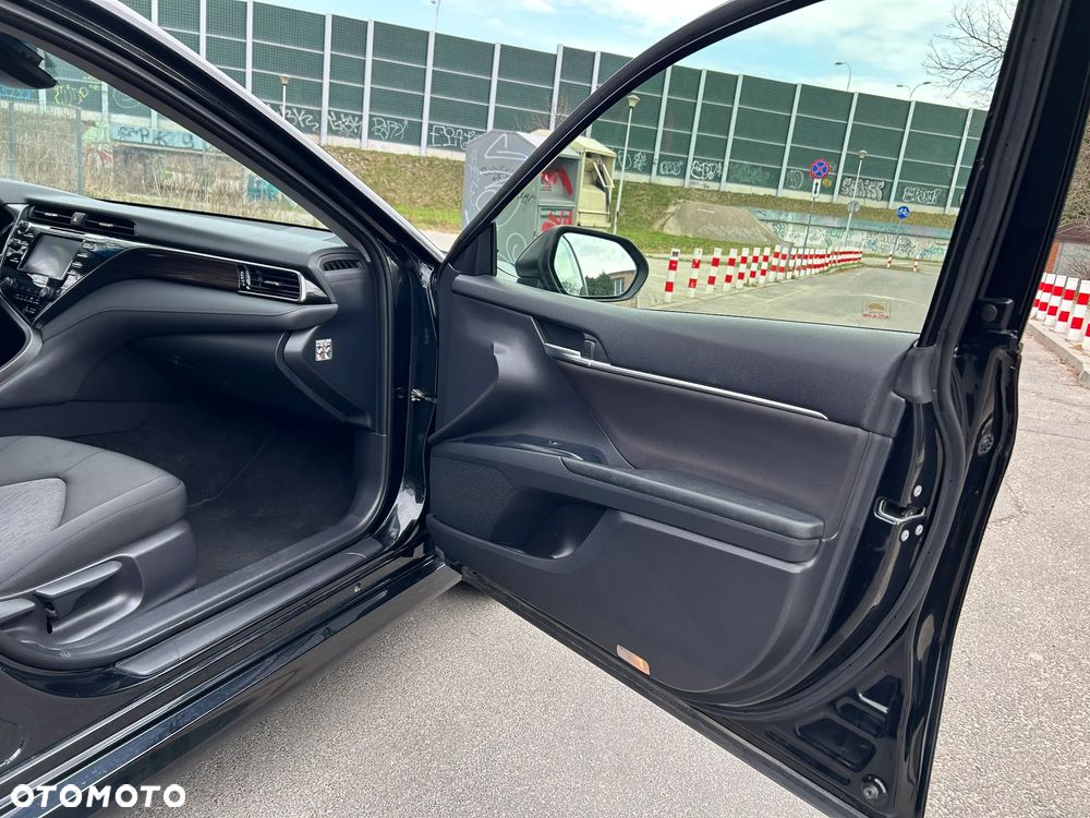 Toyota Camry 2.5 Hybrid Comfort CVT - 23