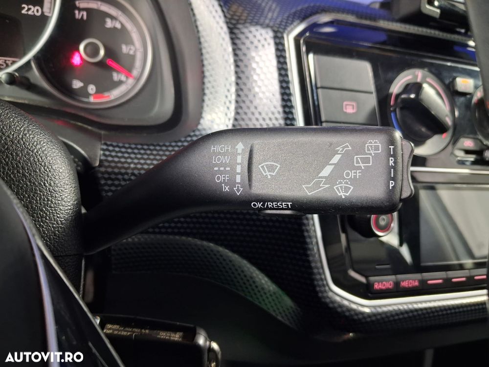Volkswagen up! 1.0 High - 15