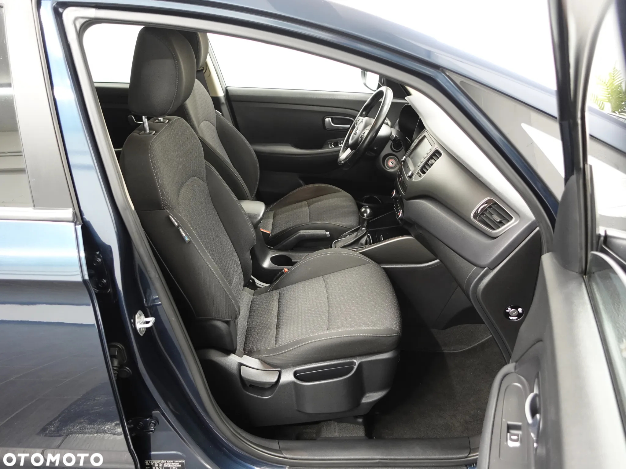 Kia Carens 1.7 CRDi 141 ISG Vision - 25