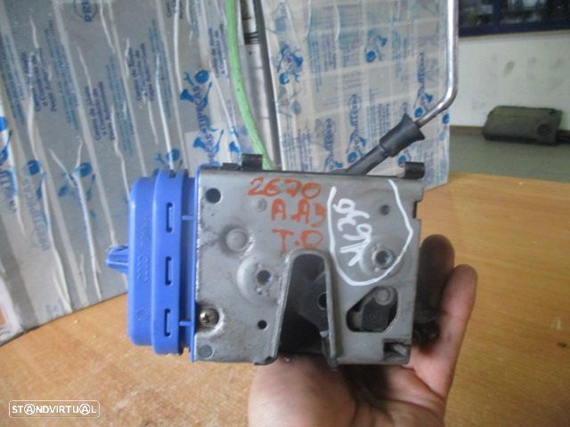 Fecho 4A0839016D AUDI A3 8L 2000 1.9 TDI 110CV 5P CINZA TD VACUO - 1