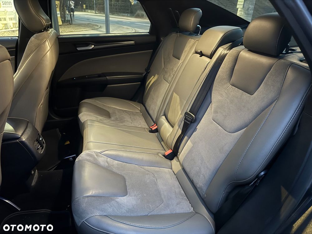 Ford Fusion - 16