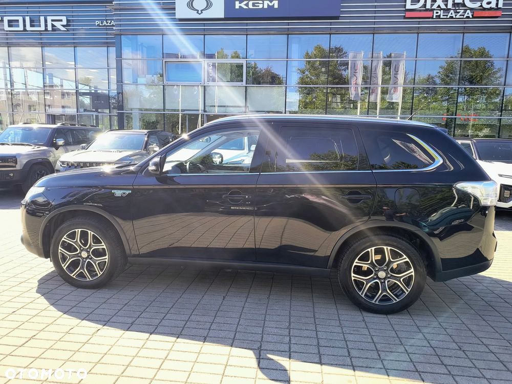 Mitsubishi Outlander Instyle NAVI + - 3
