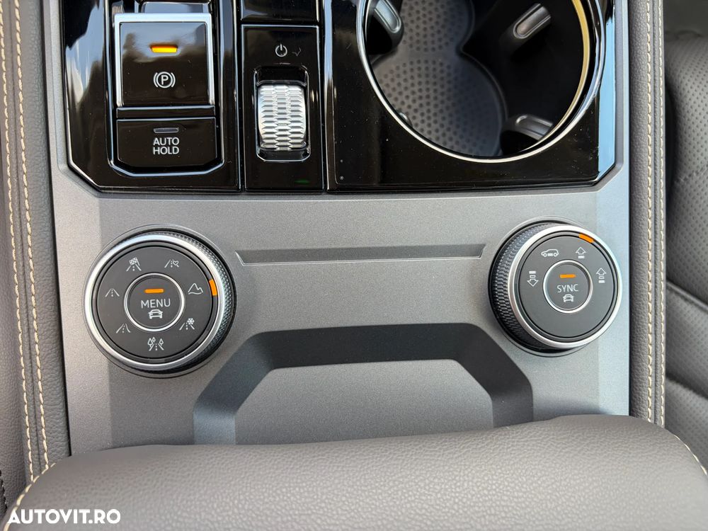 Volkswagen Touareg V6 TDI 4MOTION Elegance - 11