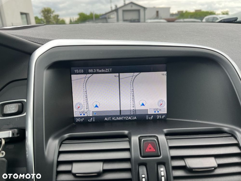 Volvo XC 60 2.4D AWD RDesign - 11