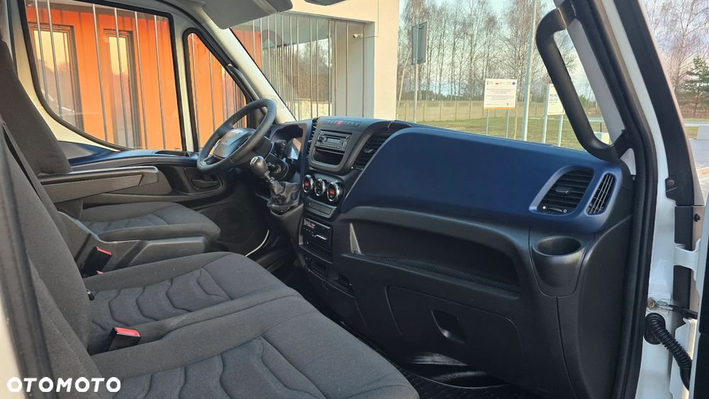 Iveco DAILY 3.0 180KM 10EP 72C18❗❗ŁADOWNOŚĆ 4 TONY / ZABUDOWA UNICAR 5M / SKRZYNIA OTWARTA / ROSTAW OSI 4.75 MAX / SKRZYNIA MANUALNA / TEMPOMAT / BURTY 40CM / SERWIS ASO / SALON POLSKA / 1 WŁASCICIEL -❗❗ - 28