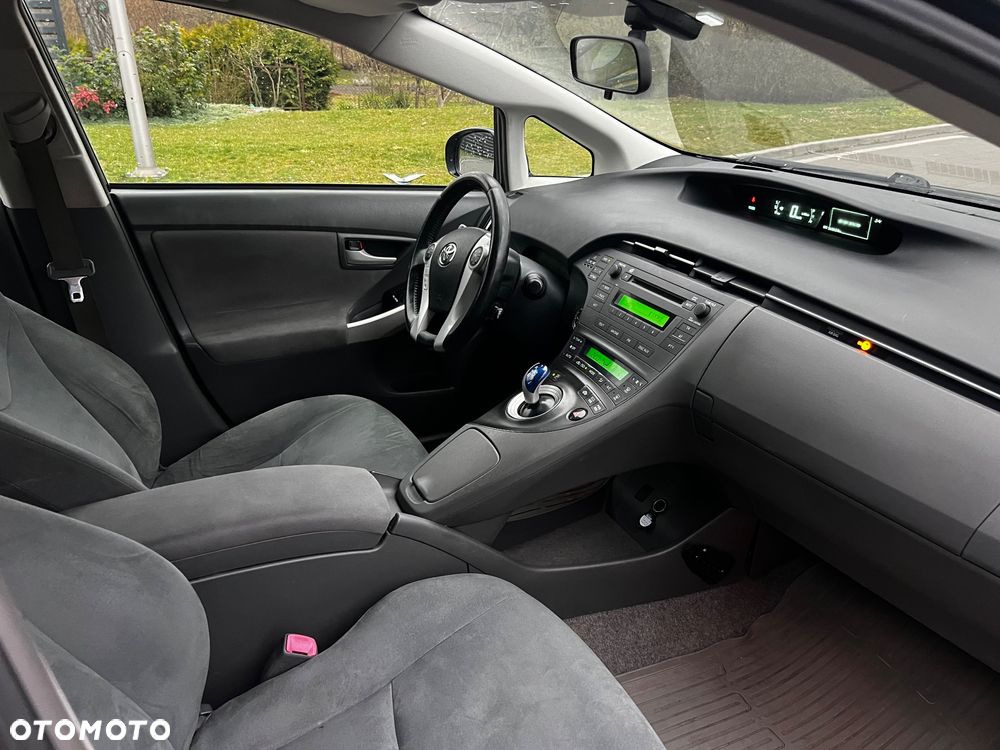 Toyota Prius (Hybrid) Comfort - 9