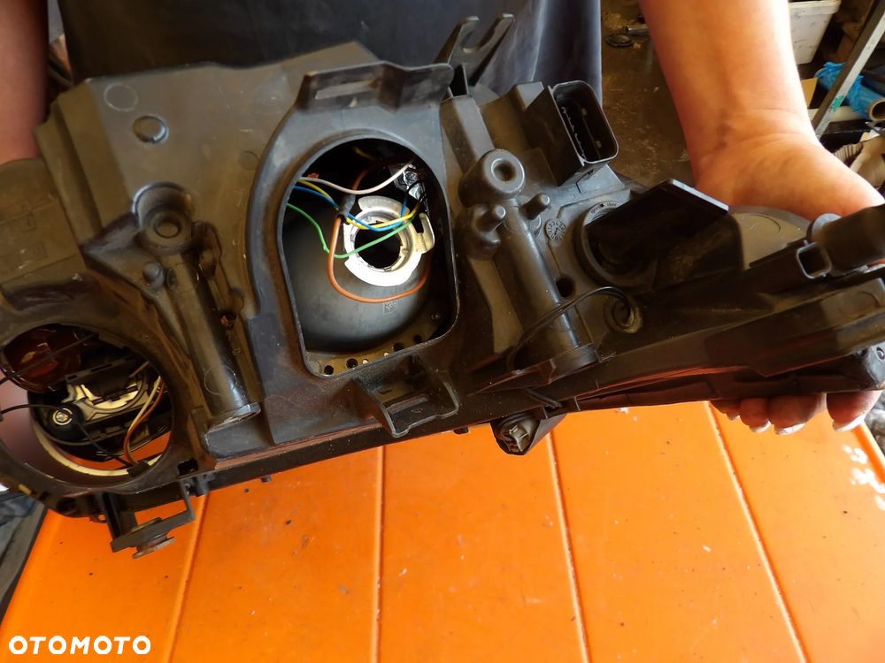 BMW - E60 - H7 - LIFT - URWANE UCHO - LEWA LAMPA PRZEDNIA - UK - 7177729 - 7