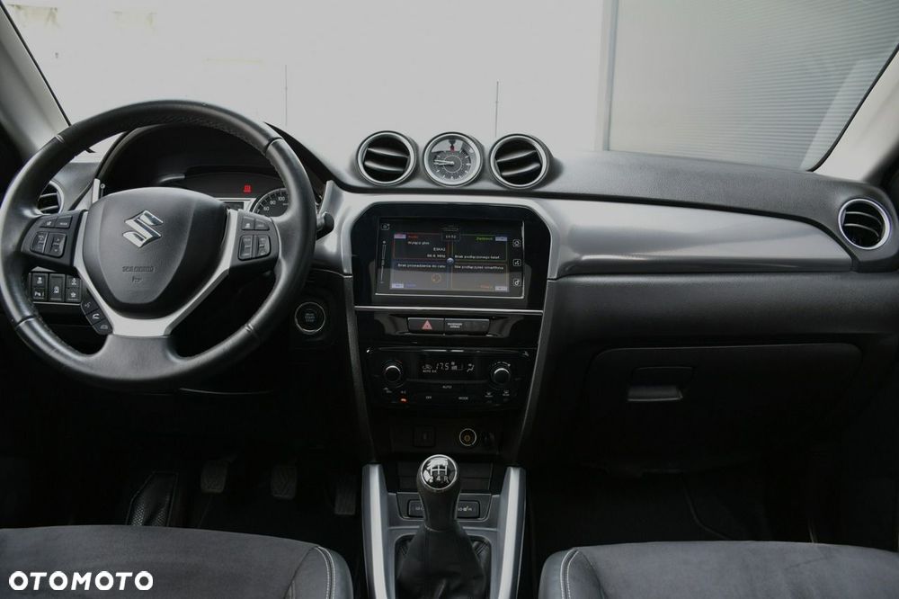 Suzuki Vitara 1.6 Premium 2WD - 24