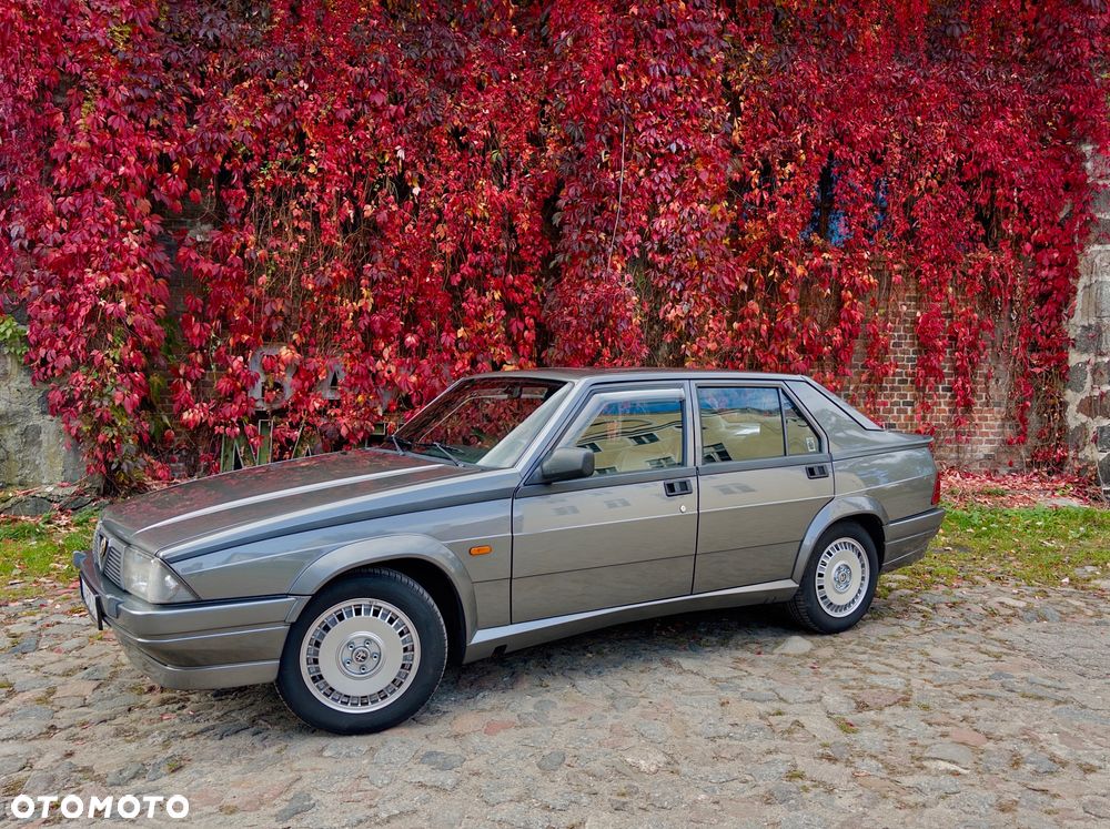Alfa Romeo 75 1990 photo 3