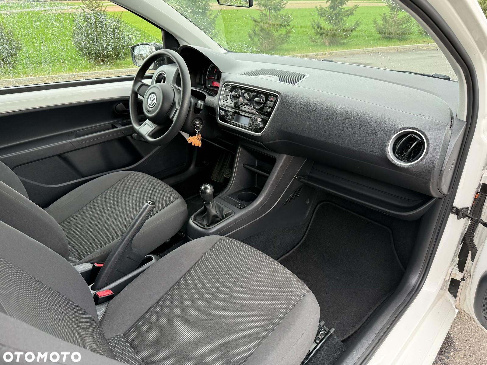 Volkswagen up! 1.0 beats - 14