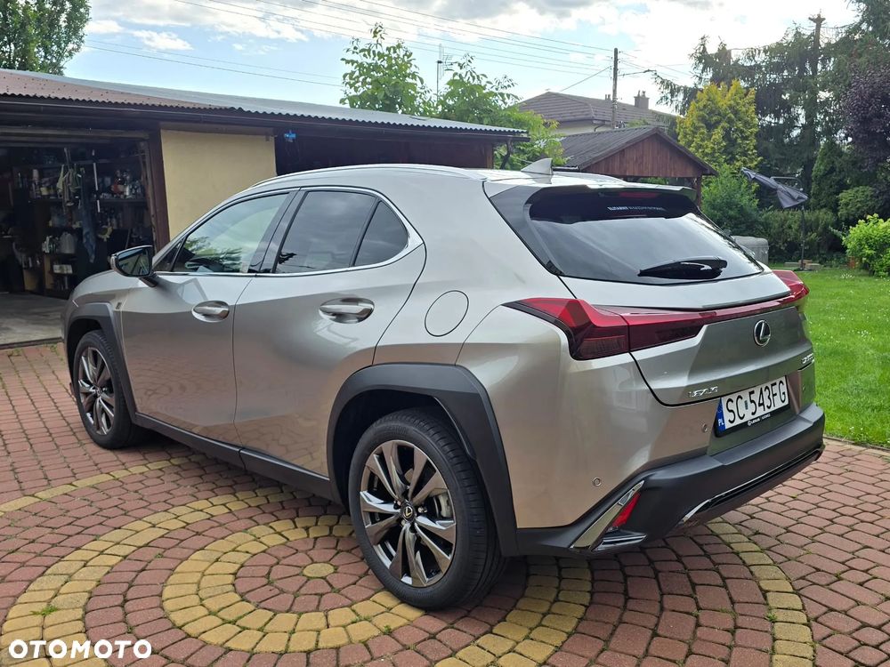 Lexus UX 300h F Sport - 3