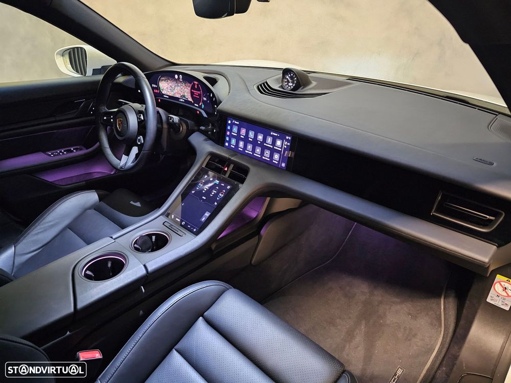 Porsche Taycan Cross Turismo 4 - 12