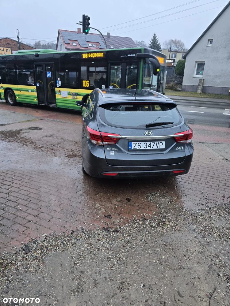 Hyundai i40 Kombi blue 1.6 Trend - 17