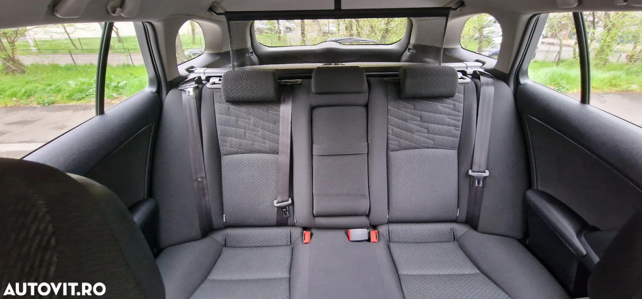 Toyota Avensis 2.2 D-4D Elegance - 11