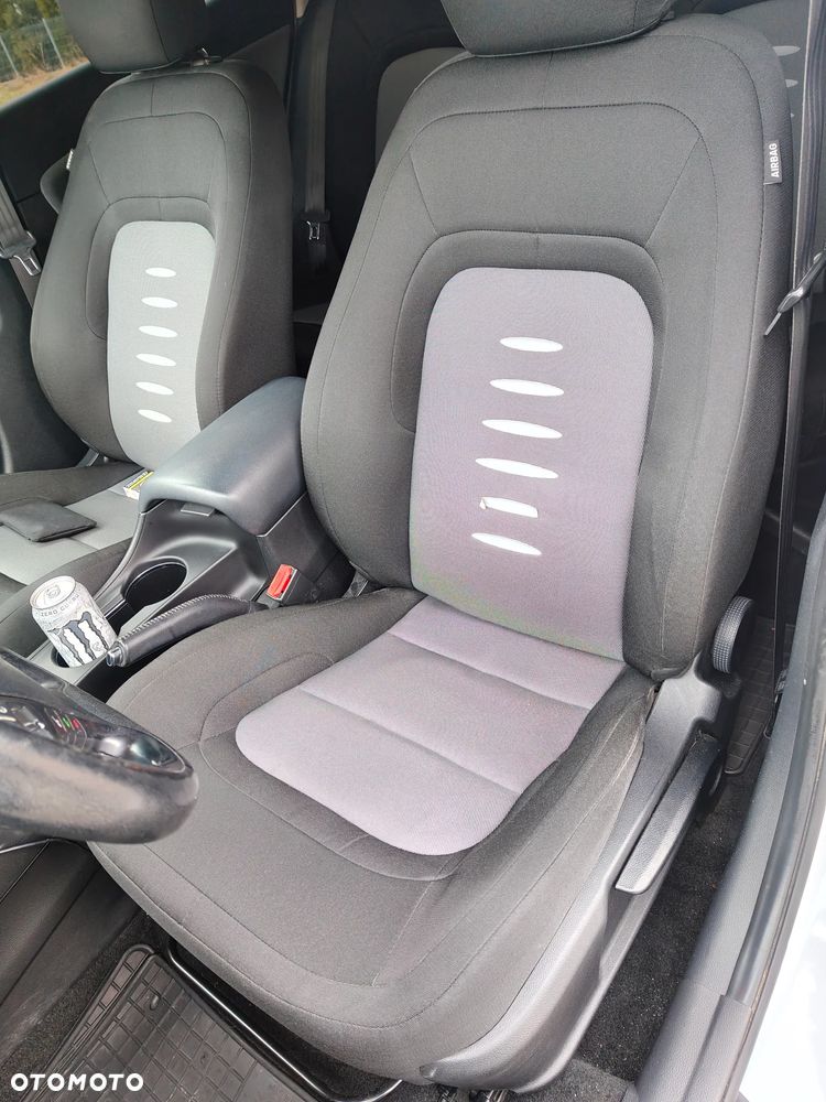 Kia Ceed - 9
