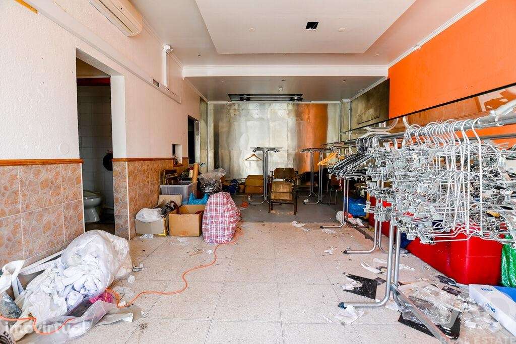 Loja / Estabelecimento Comercial T2 em Barcarena de 100,00 m2 - Grande imagem: 3/23