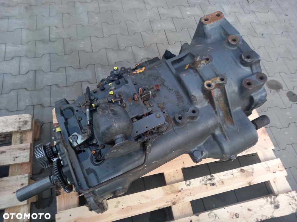 Obudowa skrzyni biegów New Holland TS115 - 1