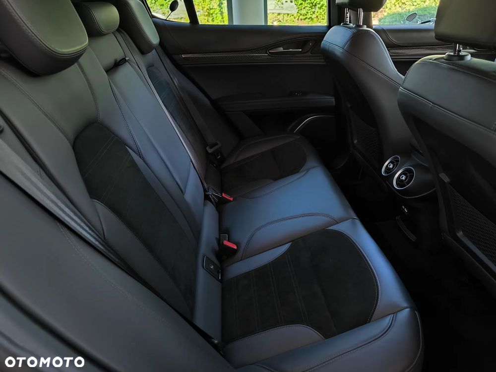 Alfa Romeo Stelvio 2.9 V6 Bi-Turbo Quadrifoglio Q4 - 19