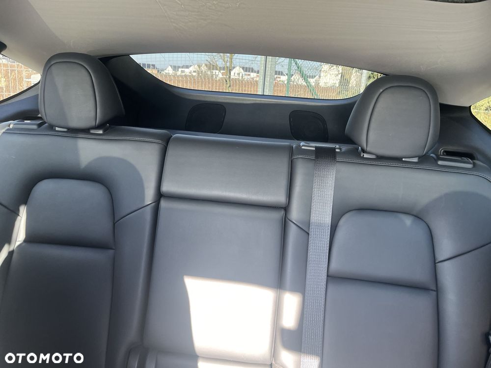 Tesla Y Performance AWD - 10