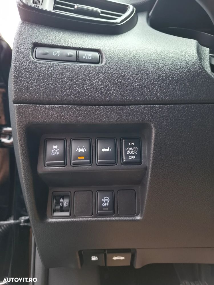 Nissan X-Trail 1.6 dCi N-Connecta - 25