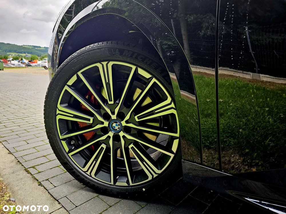 BMW iX2 eDrive20 66.5kWh M Sport - 16