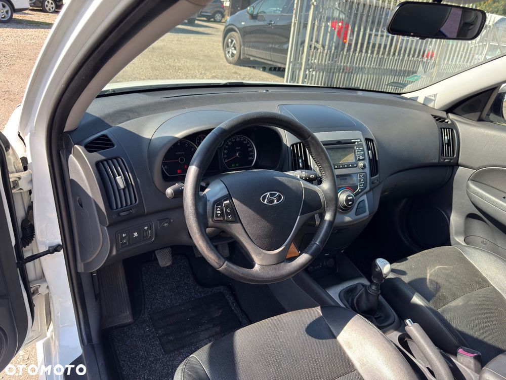 Hyundai i30 1.6 Classic + - 17