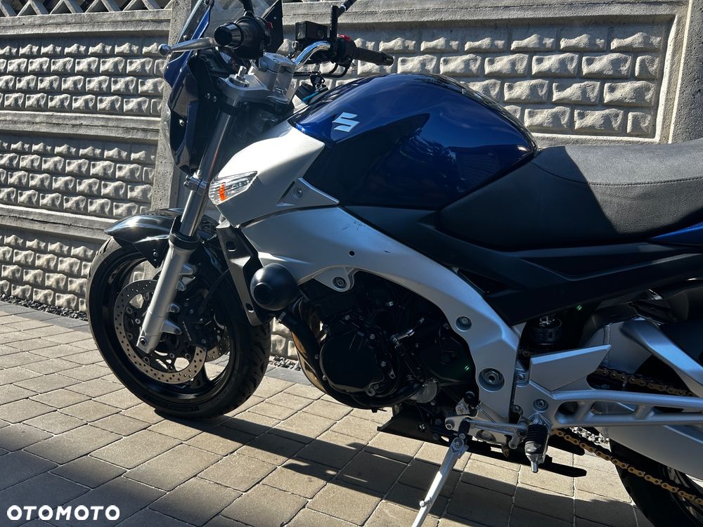 Suzuki GSR - 15