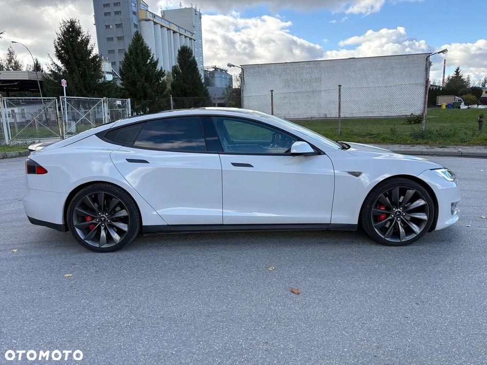 Tesla Model S D Performance - 9