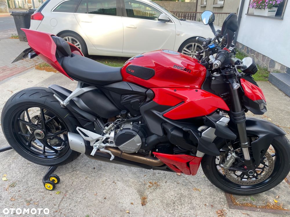 Ducati Streetfighter V2 - 2