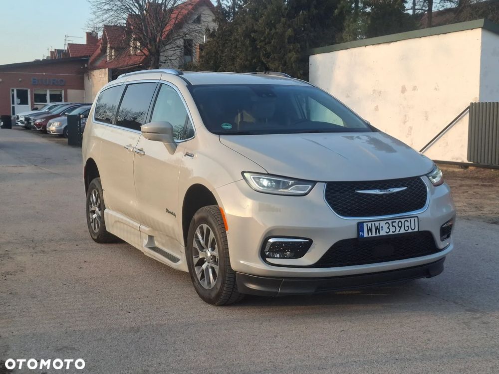 Chrysler Pacifica - 8