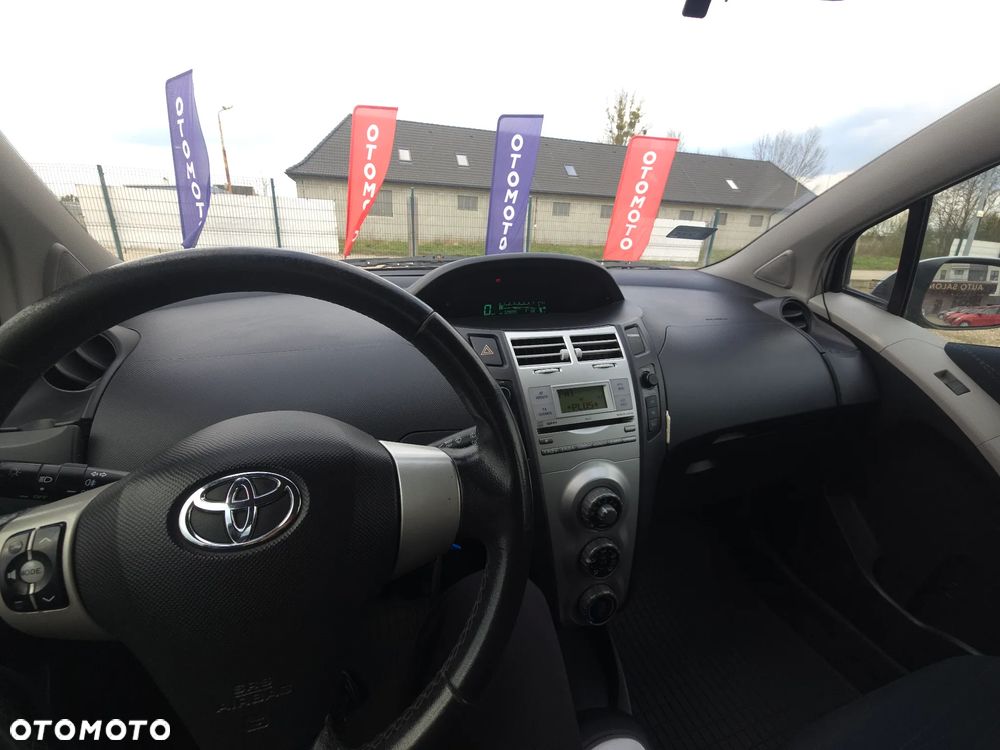 Toyota Yaris 1.3 Sol MM - 29