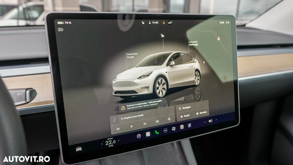 Tesla Model Y - 12