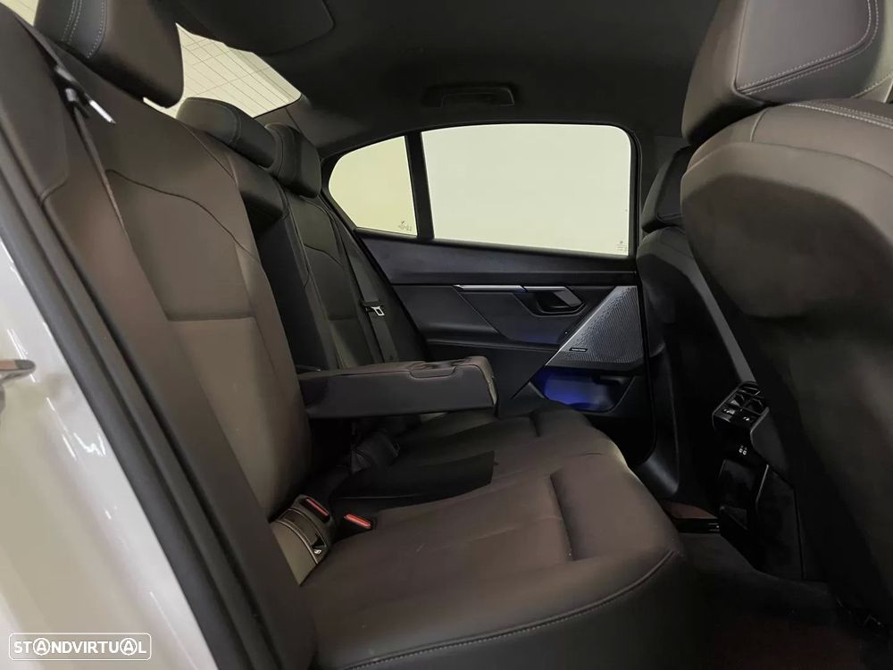 BMW i5 eDrive40 — fotografia 19