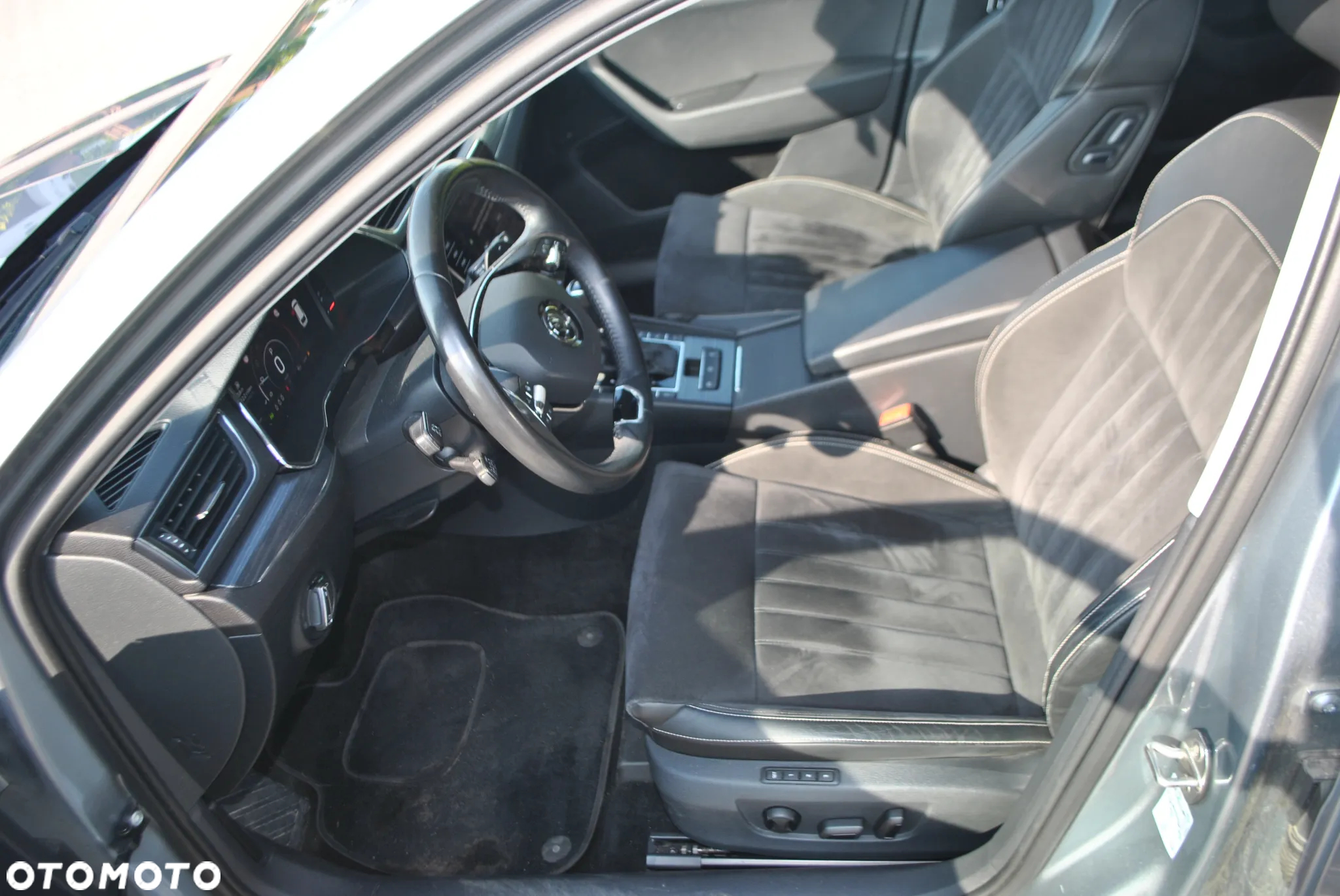 Skoda Superb 2.0 TDI DSG Premium Edition - 20
