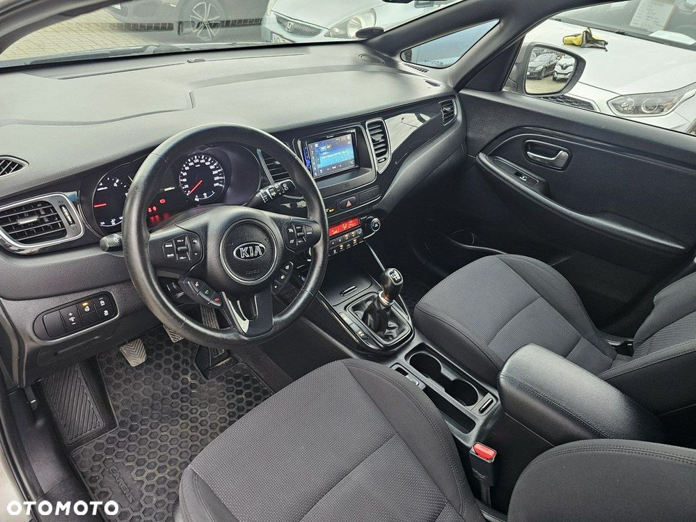 Kia Carens - 21